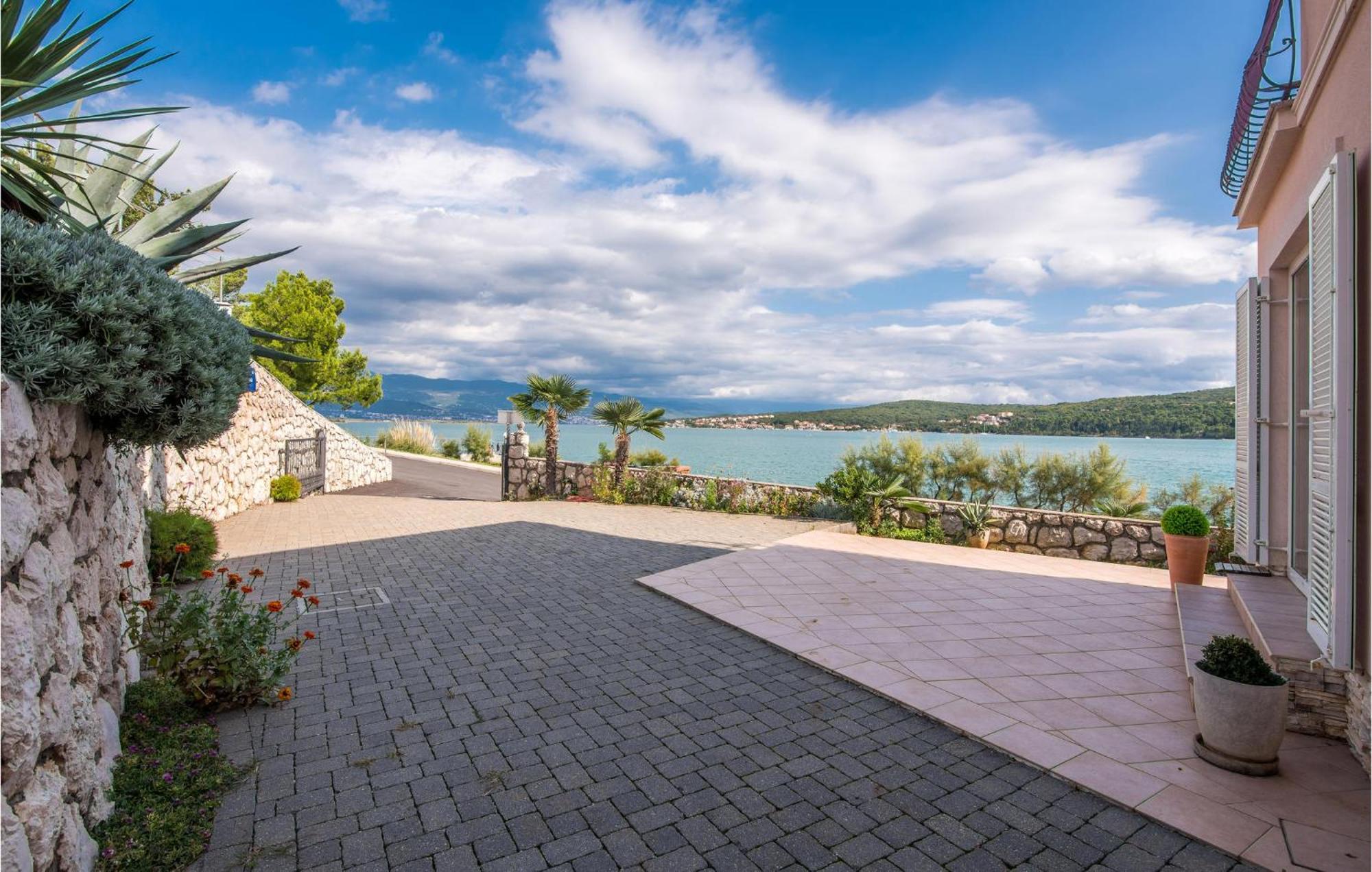 Gorgeous Apartment In Cizici With House Sea View Eksteriør billede