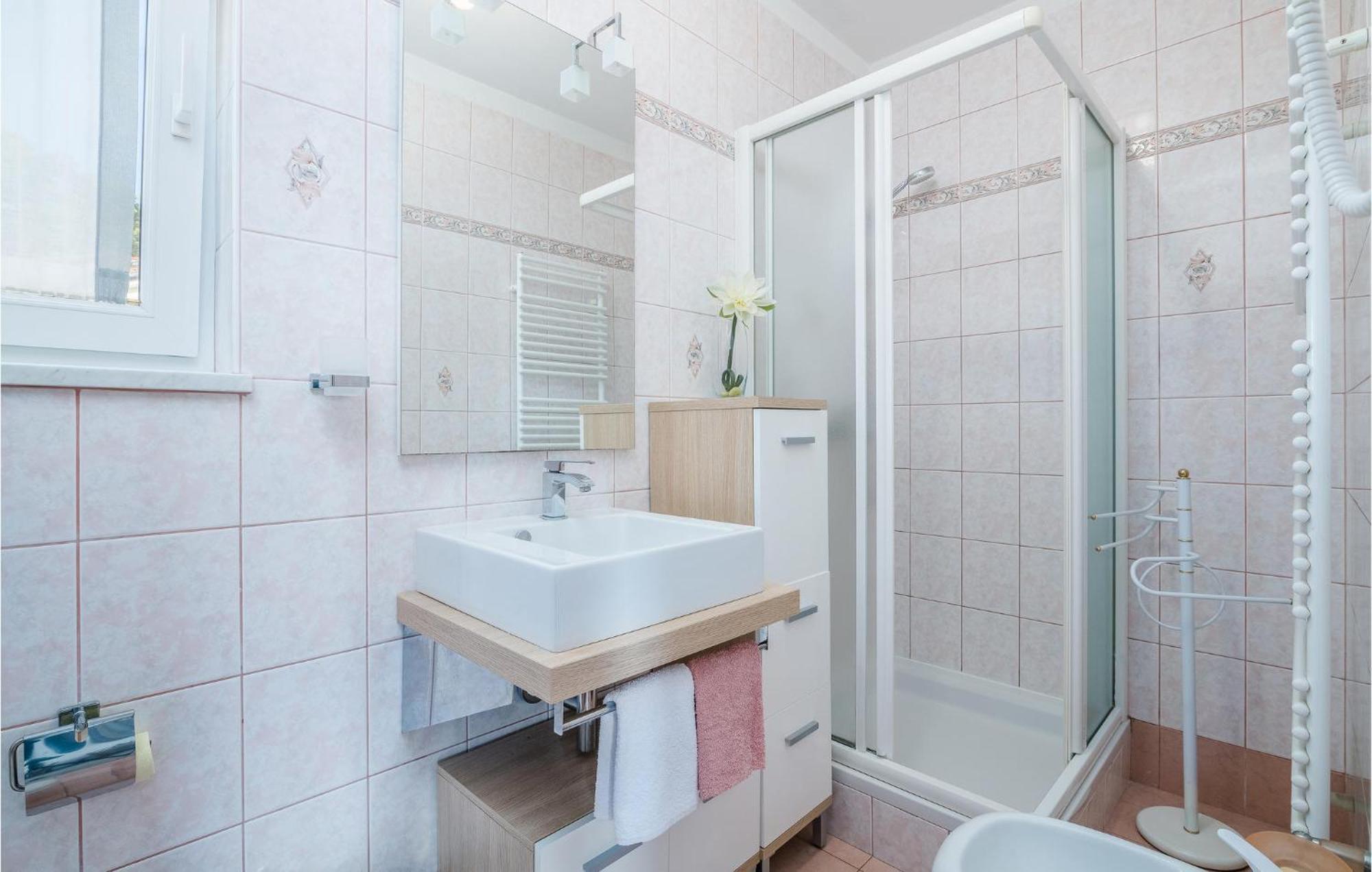 Gorgeous Apartment In Cizici With House Sea View Eksteriør billede
