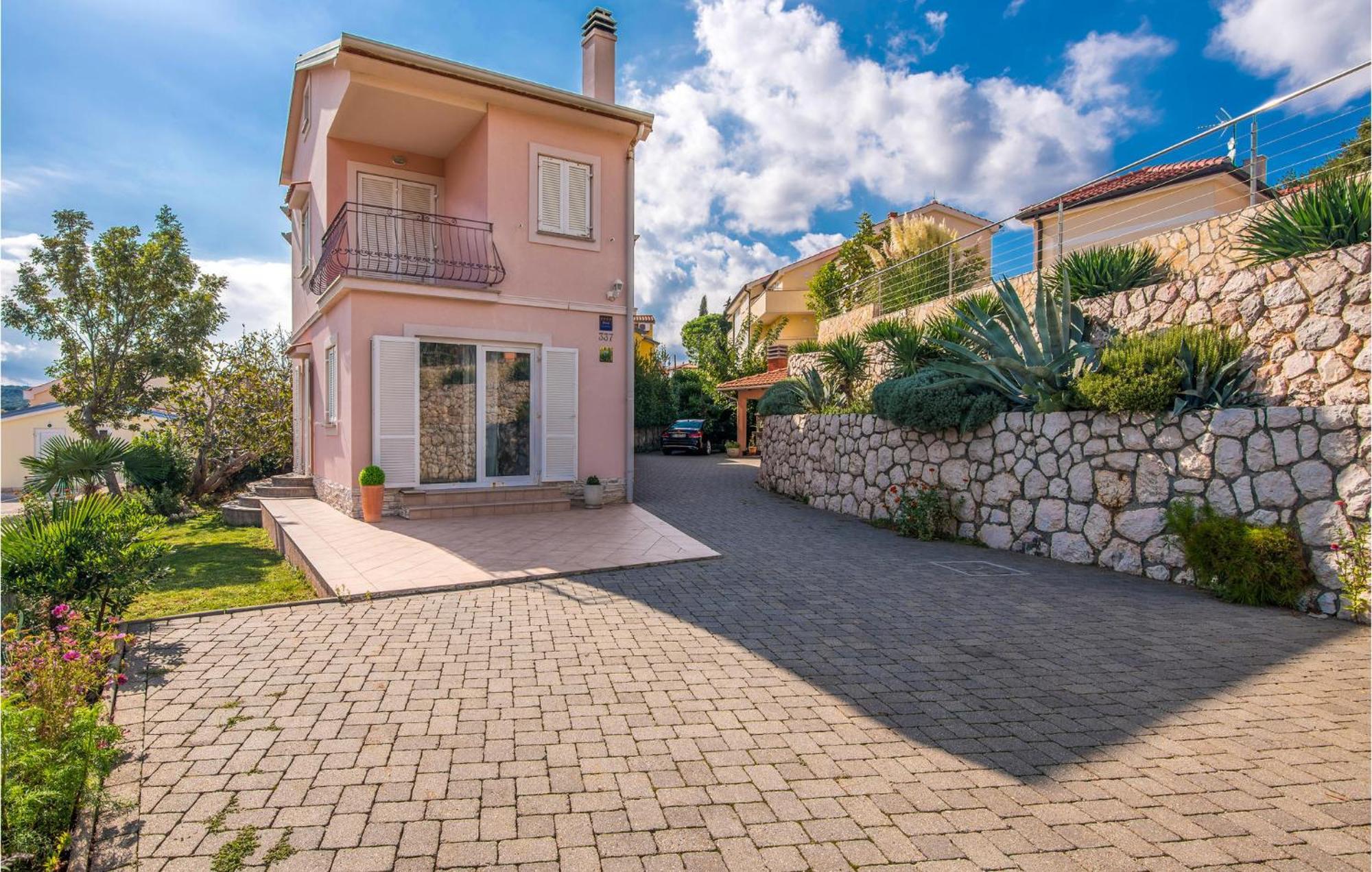 Gorgeous Apartment In Cizici With House Sea View Eksteriør billede